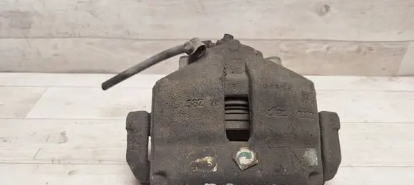 Volkswagen PASSAT B6 Front brake caliper 