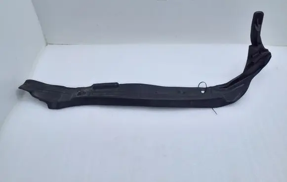 Audi Q7 4L Fender end trim 4L0821111