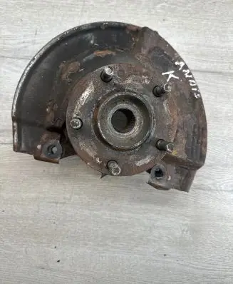 Mitsubishi Grandis Front wheel hub