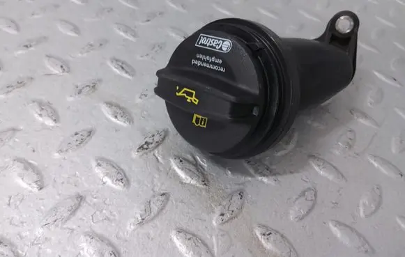 Audi Q7 4M Oil filler cap 06K103485A 057103482J
