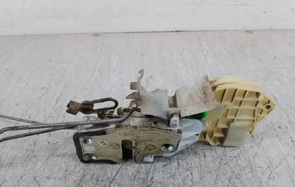 Honda CR-V Front door lock