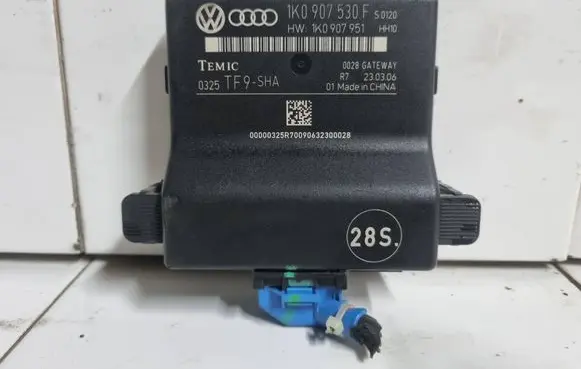 Skoda Octavia Mk2 (1Z) Gateway control module 1K0907530F 1K0907951