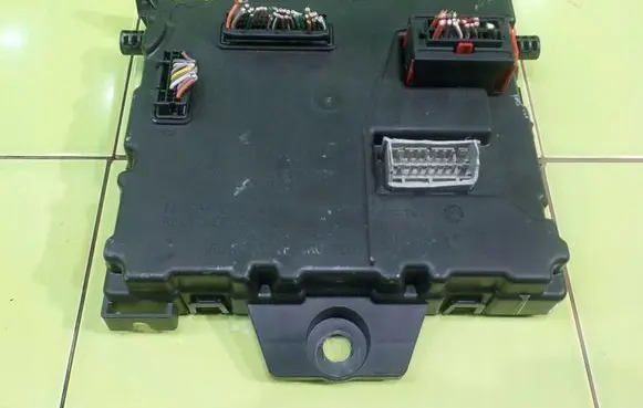 Mercedes-Benz Citan W415 Central body control module 284B18276R