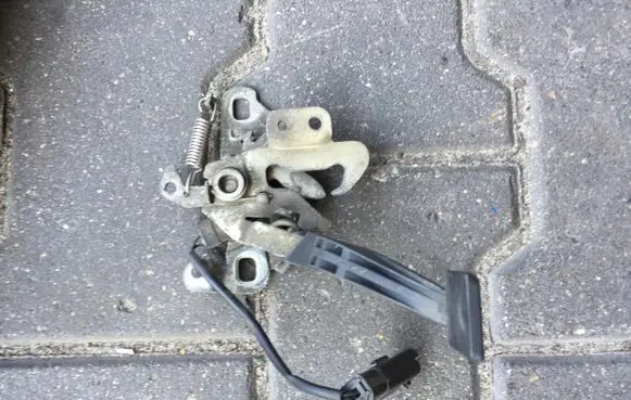Citroen DS5 Engine bonnet/hood lock/catch