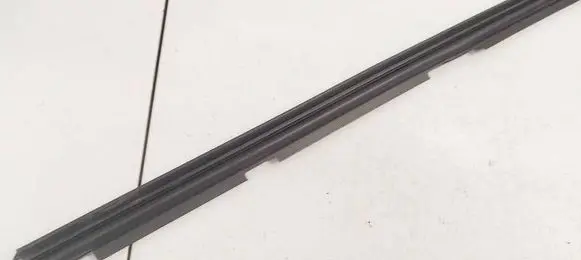 Volkswagen Jetta V Front door glass trim molding
