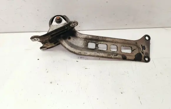 Rear control arm