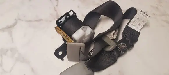 Lexus IS 220D-250-350 Middle seatbelt (rear) 0435027