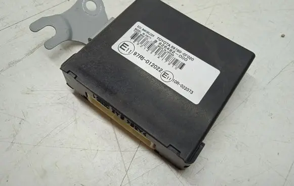 Toyota Corolla Verso AR10 Door control unit/module 897800F020