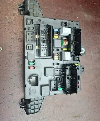 Opel Zafira C Fuse module 13368652 365927271