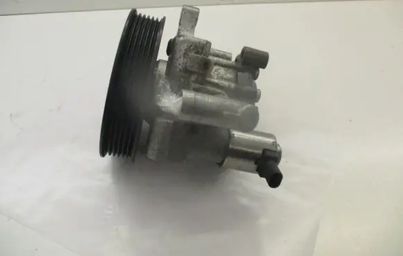 Mercedes-Benz C W204 Power steering pump A0064667501 7735342121A 271820