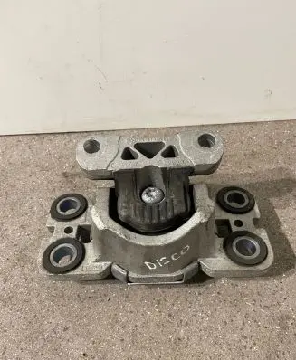 Land Rover Discovery Sport Engine mount bracket EJ327M121AD