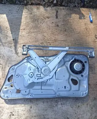 Volvo XC70 Front window lifting mechanism without motor 983164103