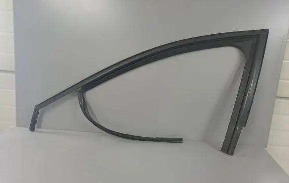 Dacia Sandero III Front door window/glass frame 803314014R