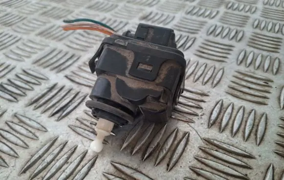 Audi A6 S6 C5 4B Headlight level adjustment motor 00728213