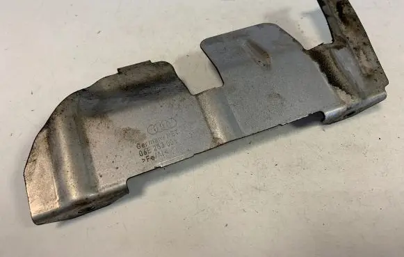 Audi A7 S7 4G Other engine bay part 06E253009H