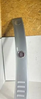 Tailgate/trunk spoiler