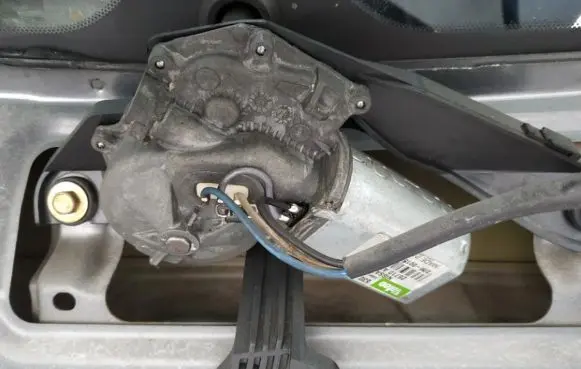 Nissan Primera Rear window wiper motor 28710au500