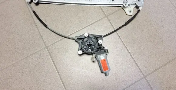 Hyundai i10 Front door window regulator with motor 82401B4100