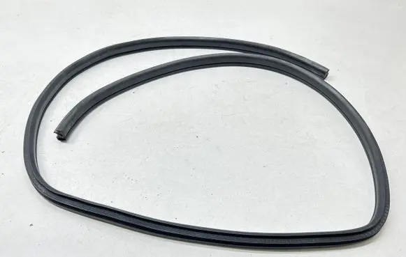 Rear door rubber seal (on body)
