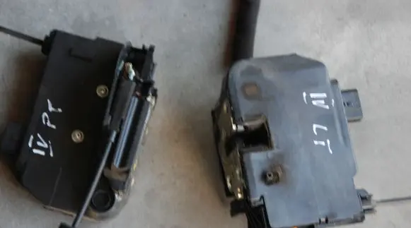 Loading door lock