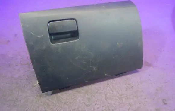 Mitsubishi Lancer VIII Glove box