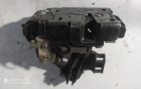 Volkswagen Multivan T5 Front door lock 3B1837016BR