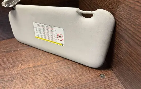 Peugeot 407 Sun visor 8143NZ