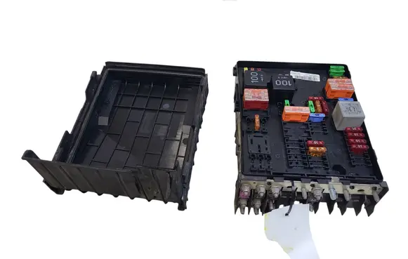 Skoda Octavia Mk2 (1Z) Fuse module 1K0937132F 1K0937124P