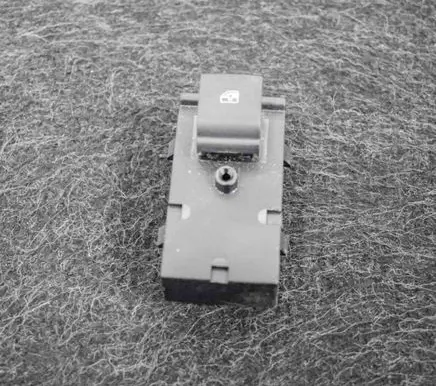 Opel Mokka Electric window control switch 22915110