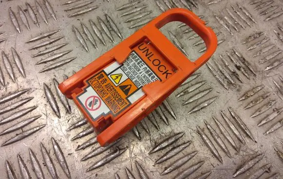 Toyota Auris E180 Battery relay fuse 
