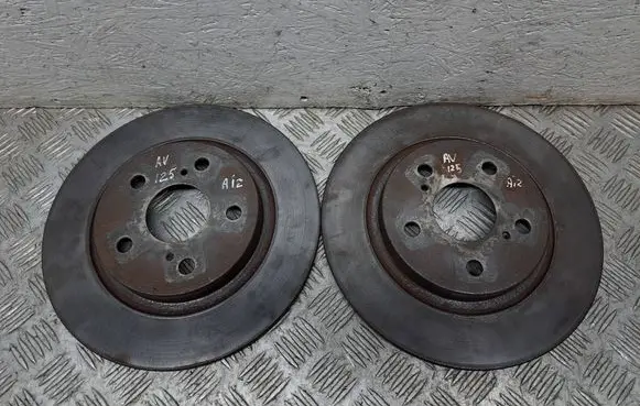 Toyota Avensis T270 Rear brake disc 4243105070