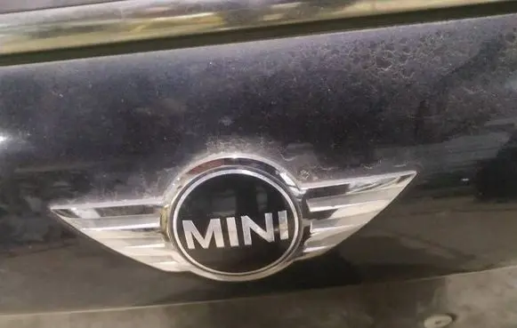 Mini One - Cooper R50 - 53 Manufacturer badge logo/emblem 