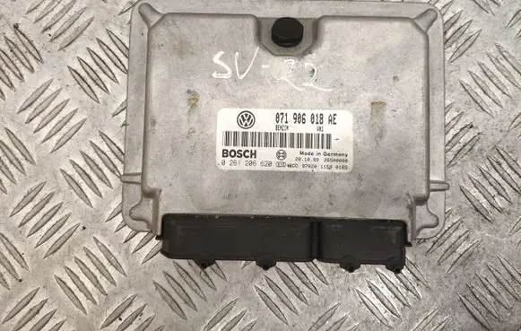 Volkswagen PASSAT B5 Engine control unit/module 071906018AE