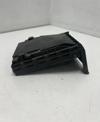 Volkswagen Caddy Fuse box cover 1K0937132F 1K0937132G