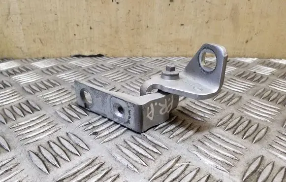 Ford Mondeo MK IV Front door lower hinge 6M21U22810AE