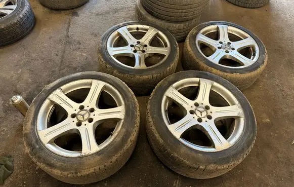 Mercedes-Benz R W251 R18 carbon fiber rim 
