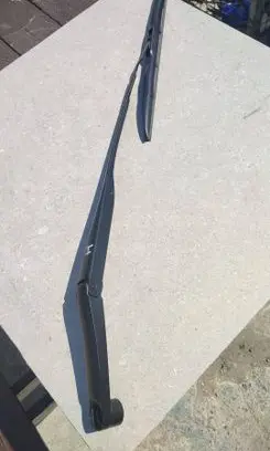 KIA Optima Front wiper blade arm 983202G000