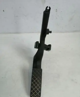 Volkswagen PASSAT B5 Accelerator throttle pedal 8S1721506