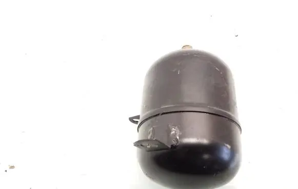 Vacuum air tank