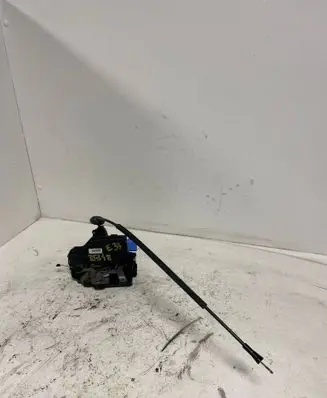 Volkswagen Touran I Front door lock 3D1837016