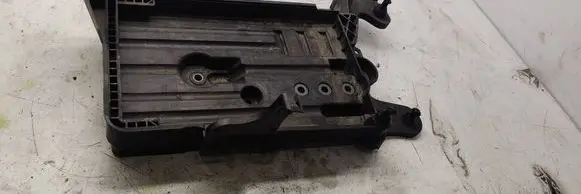 Volkswagen PASSAT B8 Battery tray 