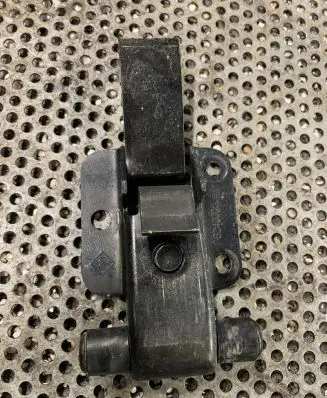 Renault Master III Rear door check strap stopper 824300006R