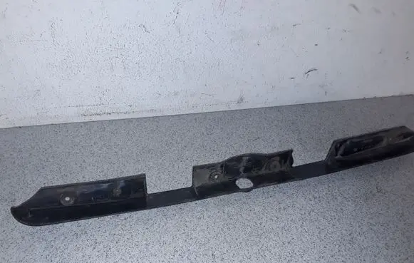 BMW 3 E36 Trunk door license plate light bar 8135352