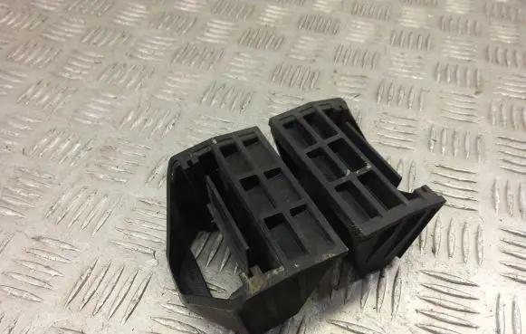 BMW X3 F25 Radiator mount bracket 7593779