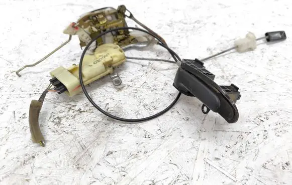 Toyota Yaris Front door lock 030407