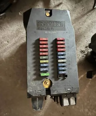 Mercedes-Benz E W212 Fuse module A9015400150 0473501