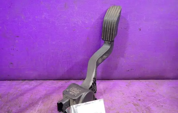 Citroen C4 I Picasso Accelerator throttle pedal 9680565880