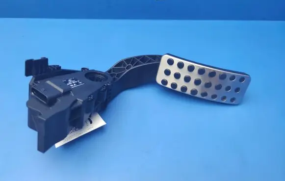 Mercedes-Benz CLA C117 X117 W117 Accelerator throttle pedal A2463001904