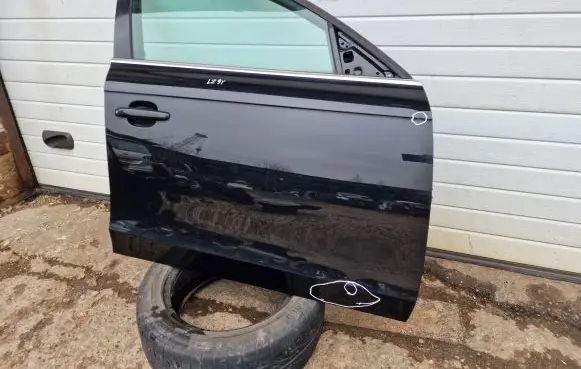 Audi A4 S4 B8 8K Front door LZ9Y