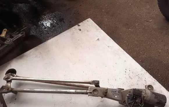 Ford Focus Front wiper linkage 